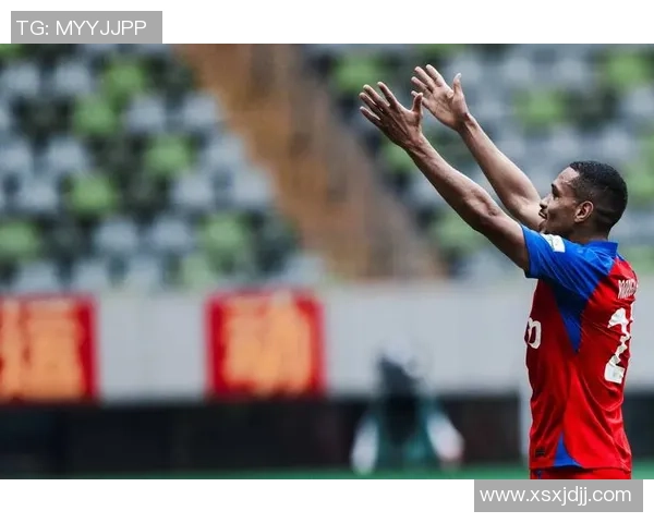 从草根到巨星足球明星逆袭背后的奋斗与荣耀故事 从草根到巨星足球明星逆袭背后的奋斗与荣耀故事