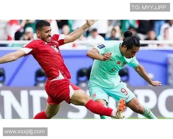 中国足球队迎战卡塔尔力争胜利全力以赴展现拼搏精神