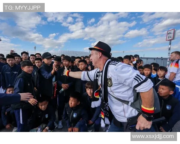 在足球大雾天里追逐梦想的少年们如何克服困难勇往直前 在足球大雾天里追逐梦想的少年们如何克服困难勇往直前