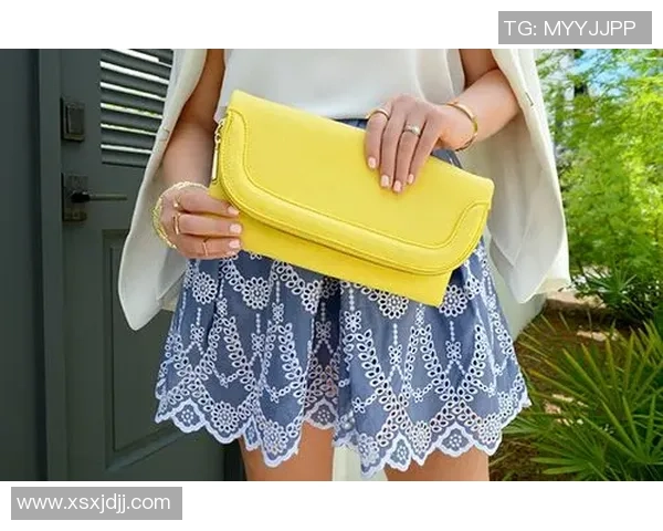 白色足球鞋与足球袜的完美搭配技巧与时尚指南